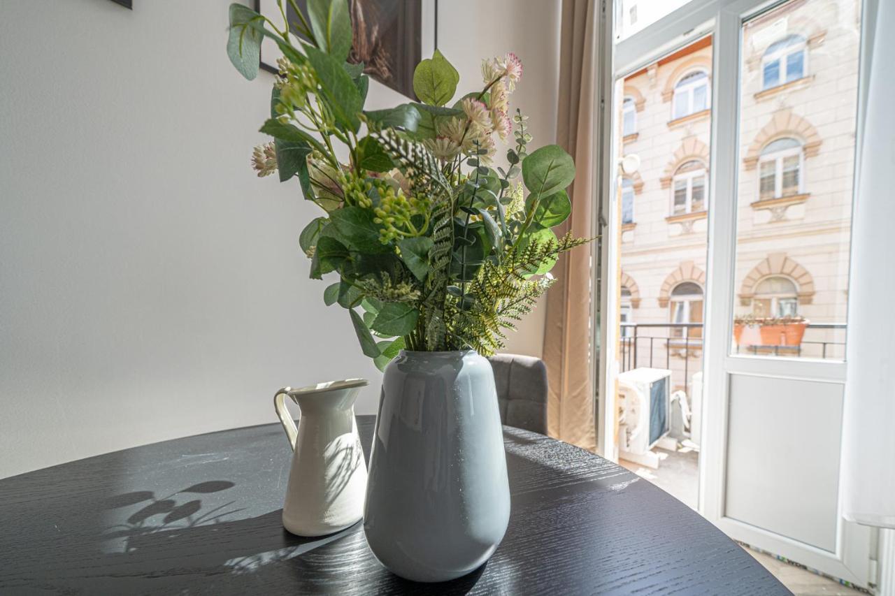 K33- Boutique Apartments, Best Location, By Bqa Budapest Exteriör bild